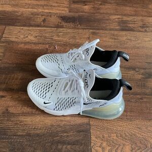 Nike White and Black Air Max 270 Lightweight Sneakers
